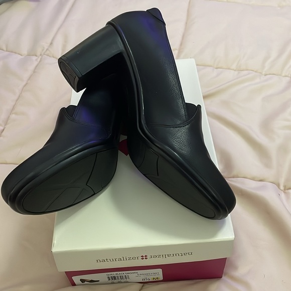 Naturalizer Classic Black Heels - Picture 4 of 5